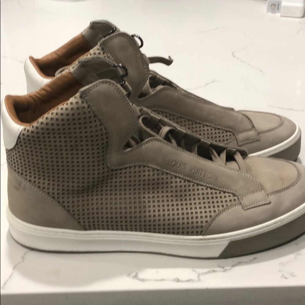 Men’s Louis Vuitton Sneaker sz 42 (9.5)